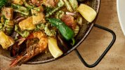 seafood_chicken_paella_oneonly_the_palm_dubai_101_dining_lounge_and_marina_inset_0.jpg